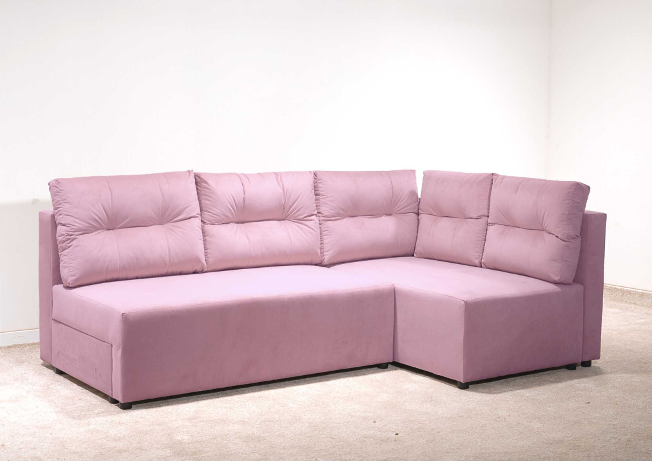 Mały narożnik z pikowanymi poduszkami różowy